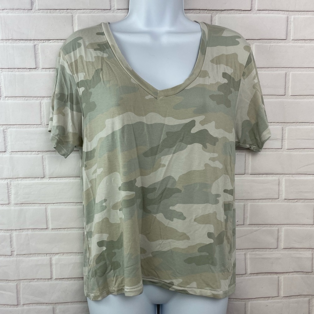 *3/$15* American Eagle Soft & Sexy V-Neck Camo T-Shirt, XS - Picture 1 of 7